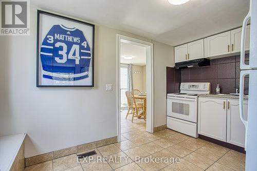 727 Barton Street, Hamilton, ON - Indoor Photo Showing Kitchen