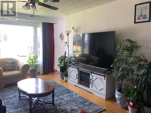 1340 Cedar St. West Street W, Oshawa, ON - Indoor Photo Showing Living Room