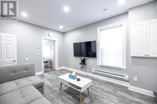 43.5 King Street E, Clarington, ON - Indoor Photo Showing Living Room