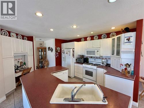 11900 Olympic View, Osoyoos, BC - Indoor Photo Showing Kitchen