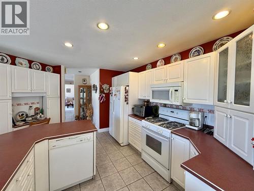 11900 Olympic View, Osoyoos, BC - Indoor Photo Showing Kitchen