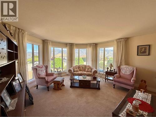 11900 Olympic View, Osoyoos, BC - Indoor Photo Showing Living Room