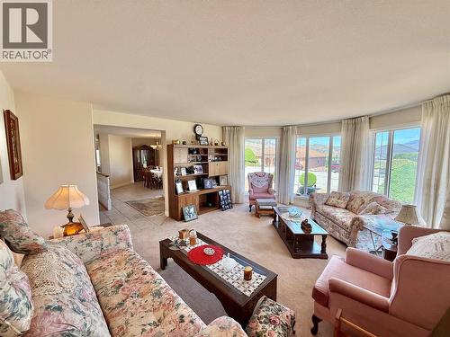 11900 Olympic View, Osoyoos, BC - Indoor Photo Showing Living Room