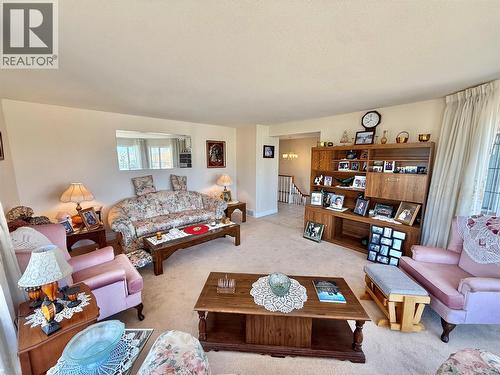 11900 Olympic View, Osoyoos, BC - Indoor Photo Showing Living Room