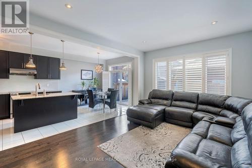 11 Cranbrook Crescent, Vaughan, ON - Indoor Photo Showing Living Room