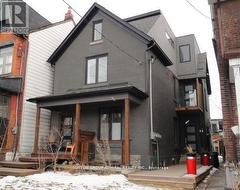 33 EDWIN AVENUE Toronto, ON M6P 3Z2
