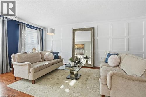1765 Featherston Court, Mississauga, ON - Indoor Photo Showing Living Room