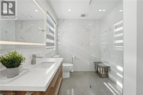 1765 Featherston Court, Mississauga, ON - Indoor Photo Showing Bathroom
