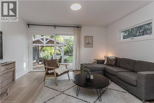 333 St Paul Street, Burlington, ON - Indoor Photo Showing Living Room