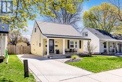 52 SEVENTH STREET  Collingwood, ON L9Y 2A7