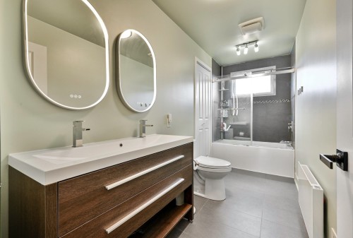 Salle de bains - 385 Av. Victor-Hugo, Brossard, QC - Indoor Photo Showing Bathroom