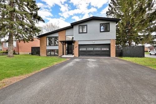 Stationnement - 385 Av. Victor-Hugo, Brossard, QC - Outdoor
