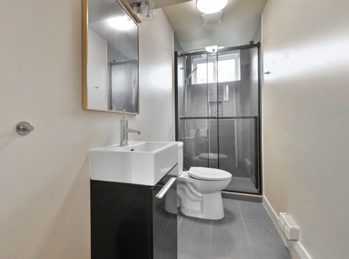 Salle de bains - 385 Av. Victor-Hugo, Brossard, QC - Indoor Photo Showing Bathroom