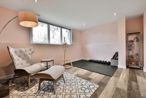 Salle familiale - 385 Av. Victor-Hugo, Brossard, QC - Indoor