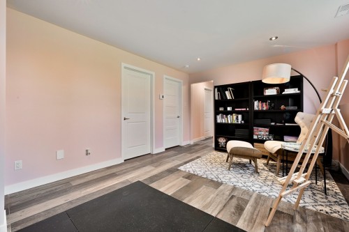 Salle familiale - 385 Av. Victor-Hugo, Brossard, QC - Indoor