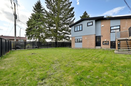 Cour - 385 Av. Victor-Hugo, Brossard, QC - Outdoor