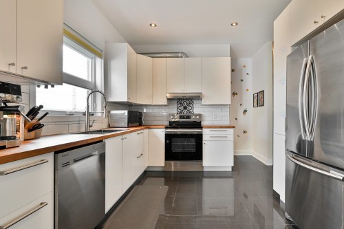 Cuisine - 385 Av. Victor-Hugo, Brossard, QC - Indoor Photo Showing Kitchen With Double Sink