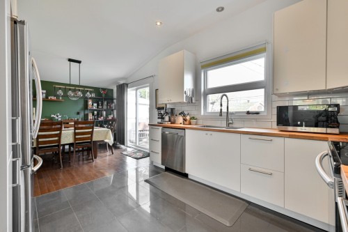 Cuisine - 385 Av. Victor-Hugo, Brossard, QC - Indoor Photo Showing Kitchen