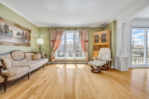 Salon - 3-9261 Av. De Laval, Québec (Charlesbourg), QC - Indoor Photo Showing Living Room