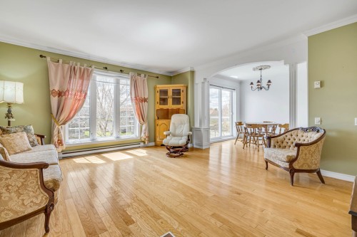 Salon - 3-9261 Av. De Laval, Québec (Charlesbourg), QC - Indoor Photo Showing Living Room