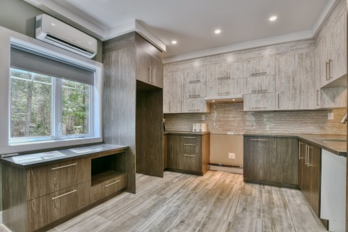 Cuisine - 589 Ch. Du Lac-Sylvère, Saint-Donat, QC - Indoor Photo Showing Kitchen With Upgraded Kitchen