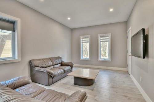 Salle familiale - 589 Ch. Du Lac-Sylvère, Saint-Donat, QC - Indoor