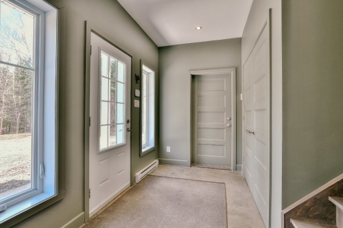 Hall d'entrée/Vestibule - 589 Ch. Du Lac-Sylvère, Saint-Donat, QC - Indoor Photo Showing Other Room