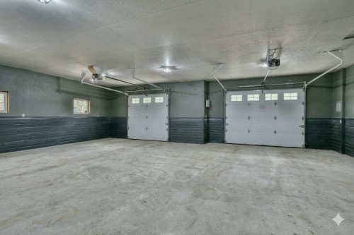 Garage - 589 Ch. Du Lac-Sylvère, Saint-Donat, QC - Indoor Photo Showing Garage