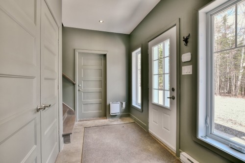 Hall d'entrée/Vestibule - 589 Ch. Du Lac-Sylvère, Saint-Donat, QC - Indoor Photo Showing Other Room