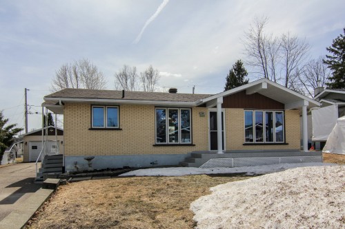 2065 Rue Mousseau  Saguenay (Jonquière), QC G8A 1E6