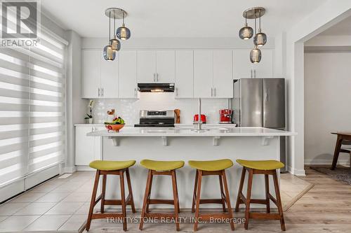 225 Billrian Crescent, Ottawa, ON - Indoor Photo Showing Kitchen With Upgraded Kitchen