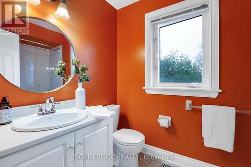 Main bathroom upstairs - 45 Basswood Avenue, Ottawa, ON - Indoor Photo Showing Bathroom