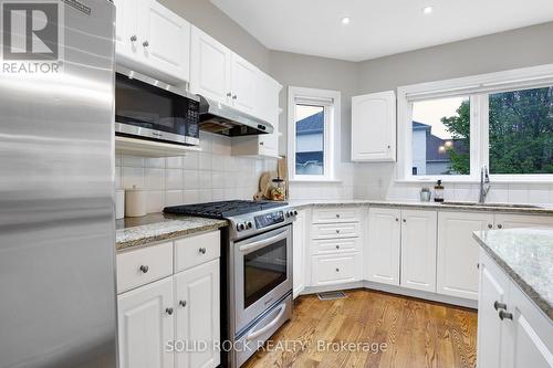 Gas stove! - 45 Basswood Avenue, Ottawa, ON - Indoor Photo Showing Kitchen With Upgraded Kitchen