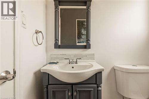 66 Skyline Drive, Dundas, ON - Indoor Photo Showing Bathroom