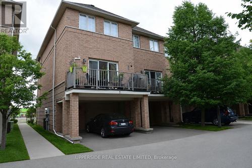 7 - 23 OBSERVATORY LANE  Richmond Hill, ON L4C 0M7