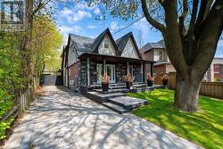 33 NORFOLK AVENUE  Toronto, ON M8W 4T6