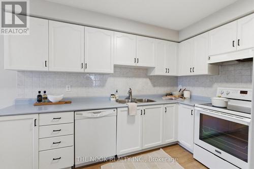 1139 Ridgemount Boulevard, Oshawa (Pinecrest), ON - Indoor Photo Showing Kitchen With Double Sink