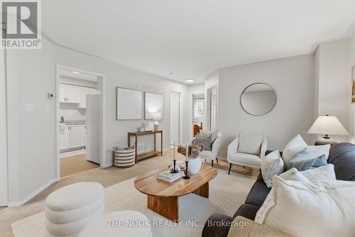 1139 Ridgemount Boulevard, Oshawa (Pinecrest), ON - Indoor Photo Showing Living Room