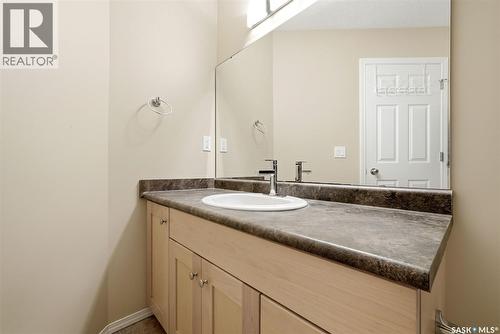 40 2751 Windsor Park Road, Regina, SK - Indoor Photo Showing Bathroom