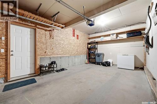 40 2751 Windsor Park Road, Regina, SK - Indoor Photo Showing Garage