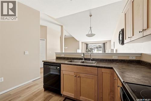 40 2751 Windsor Park Road, Regina, SK - Indoor Photo Showing Kitchen With Double Sink