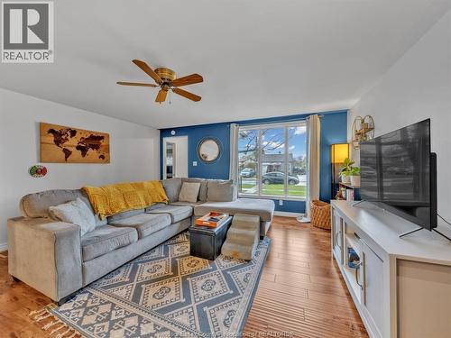 3647 Matchett, Windsor, ON - Indoor Photo Showing Living Room