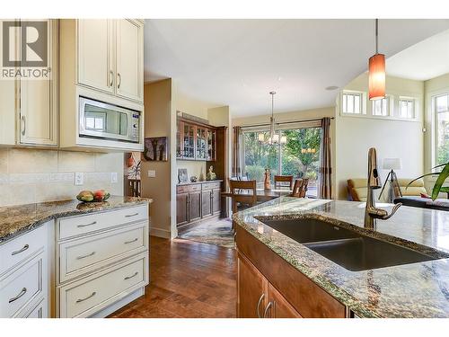 1147 Glenview Court, Kelowna, BC - Indoor Photo Showing Kitchen With Double Sink