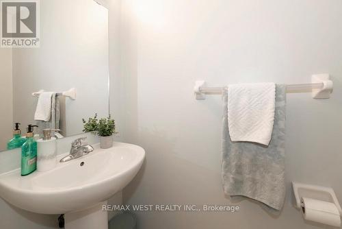 2663 Jackpine Crossing, Pickering, ON - Indoor Photo Showing Bathroom