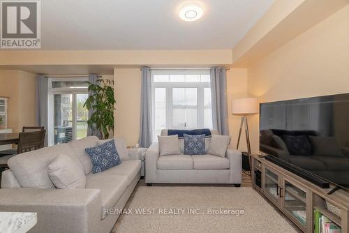 2663 Jackpine Crossing, Pickering, ON - Indoor Photo Showing Living Room