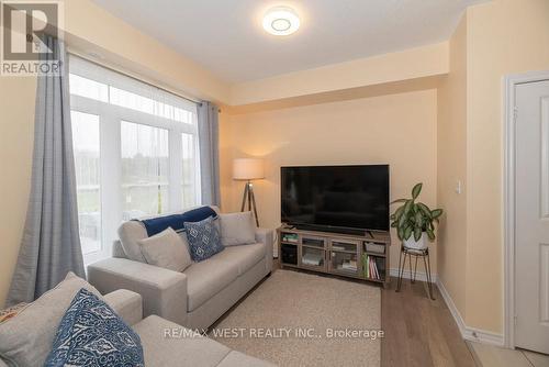 2663 Jackpine Crossing, Pickering, ON - Indoor Photo Showing Living Room