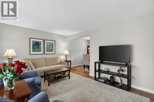 4 Camelot Drive, Hamilton, ON - Indoor Photo Showing Living Room