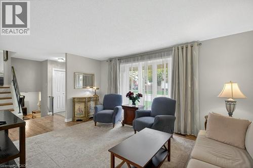 4 Camelot Drive, Hamilton, ON - Indoor Photo Showing Living Room