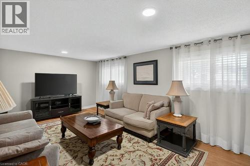 4 Camelot Drive, Hamilton, ON - Indoor Photo Showing Living Room