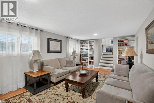 4 Camelot Drive, Hamilton, ON - Indoor Photo Showing Living Room